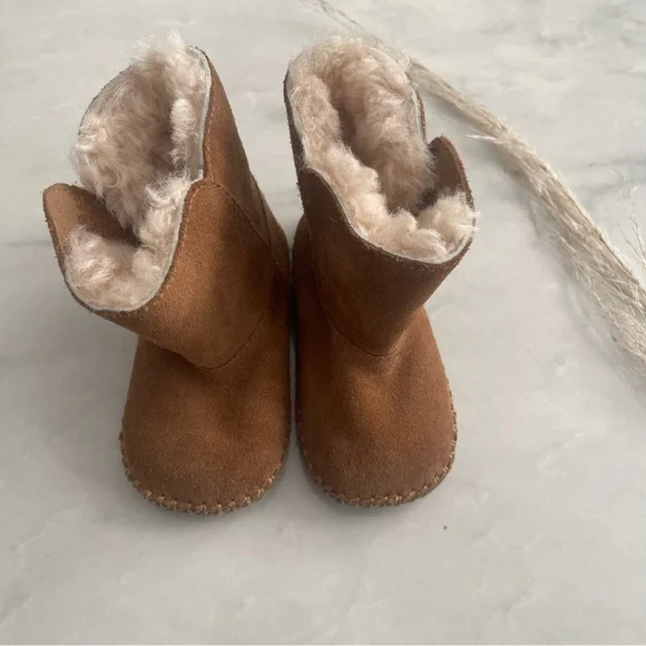 Ugg Australia baby classic boot infant size 4/5 - Picture 1 of 5